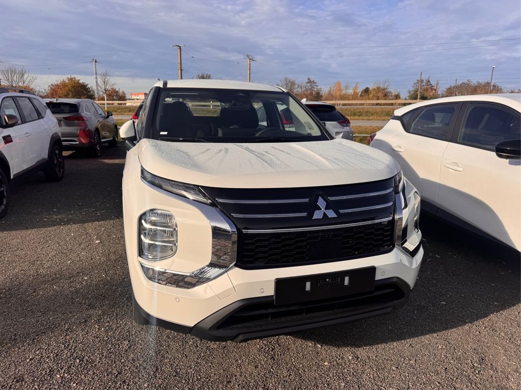 Mitsubishi Plug-in Hybrid Outlander 2025