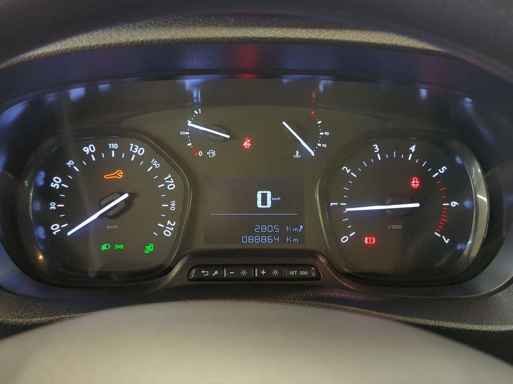 Peugeot Traveller 2021