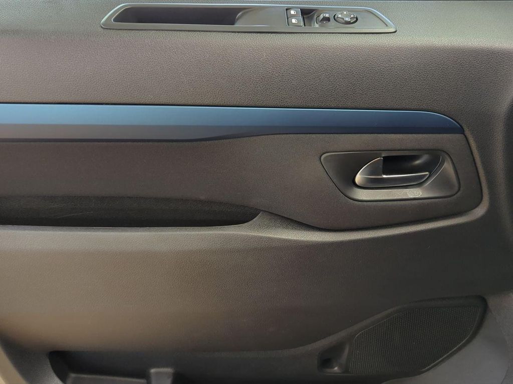 Peugeot Traveller 2021