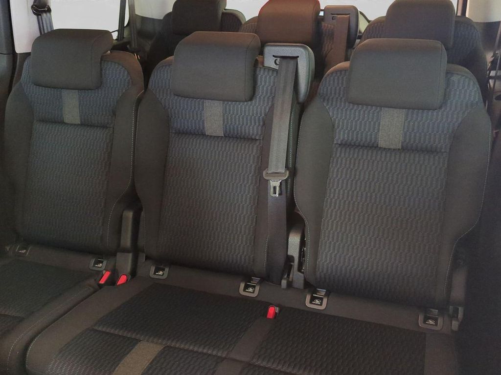 Peugeot Traveller 2021