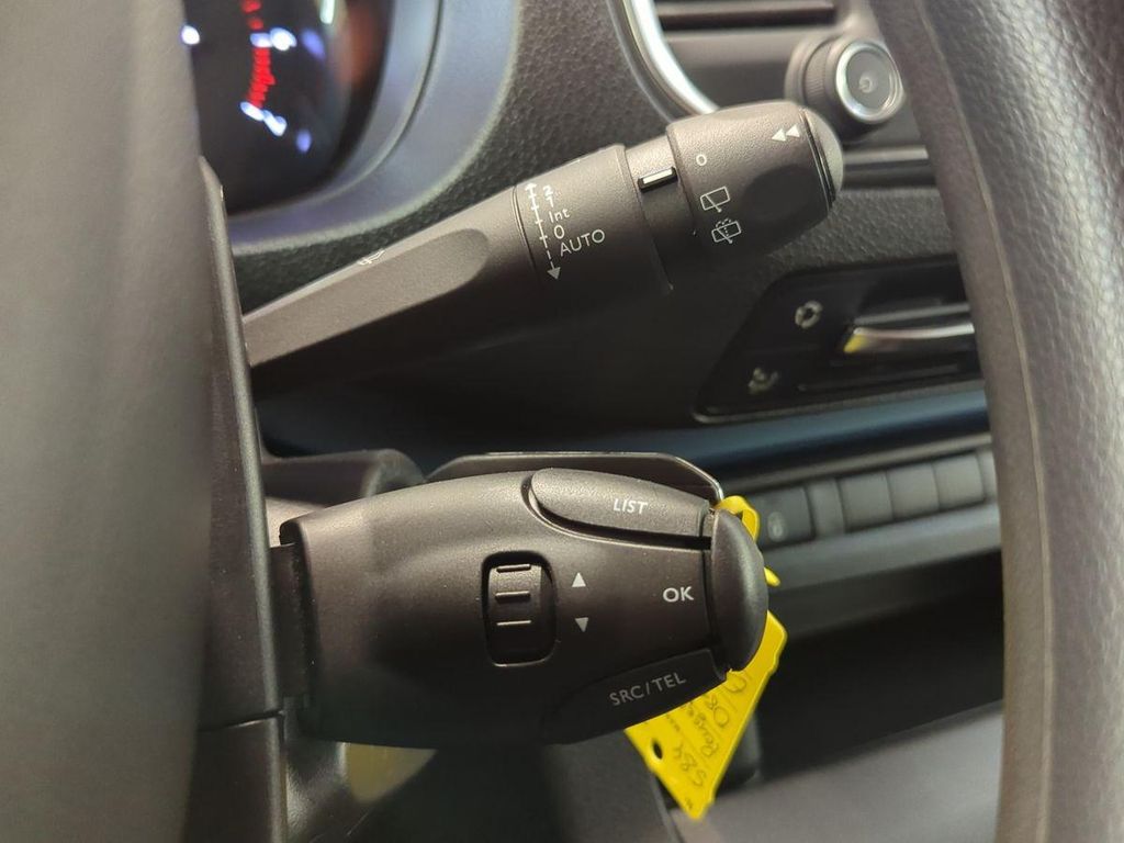 Peugeot Traveller 2021