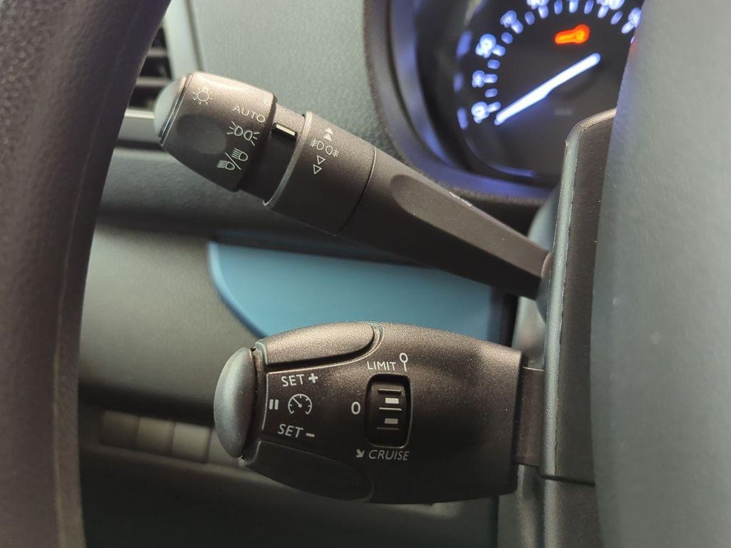 Peugeot Traveller 2021