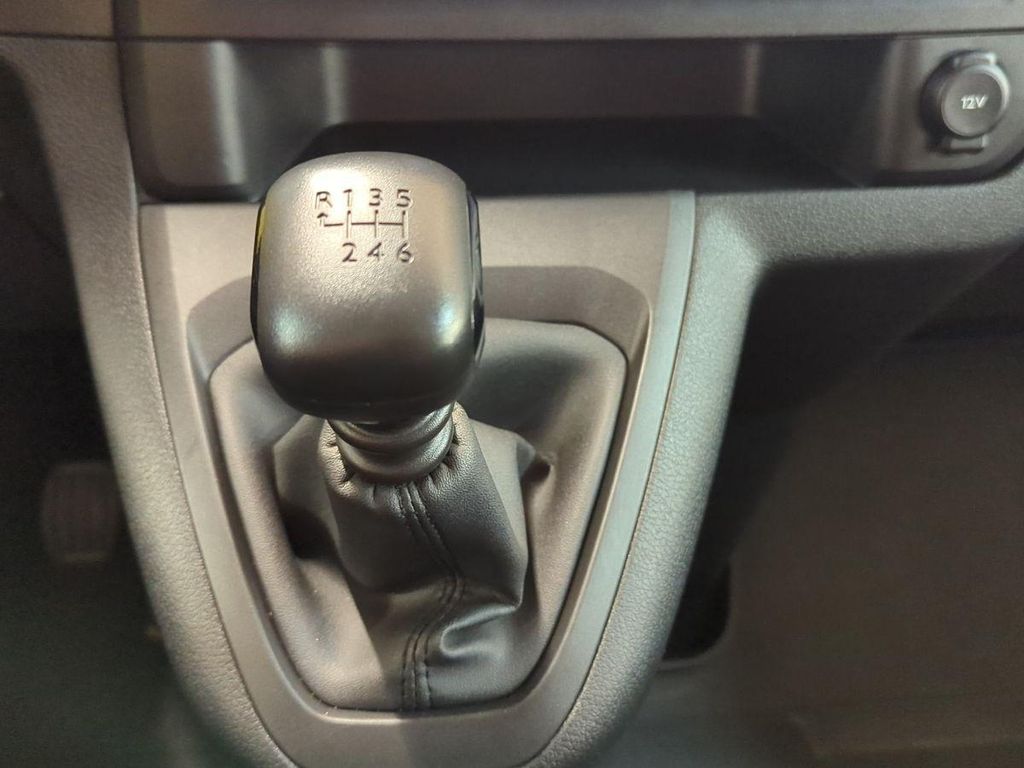 Peugeot Traveller 2021