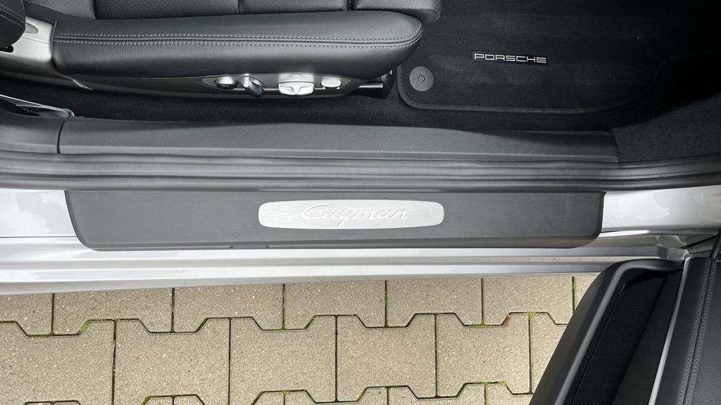 Porsche Cayman 2024