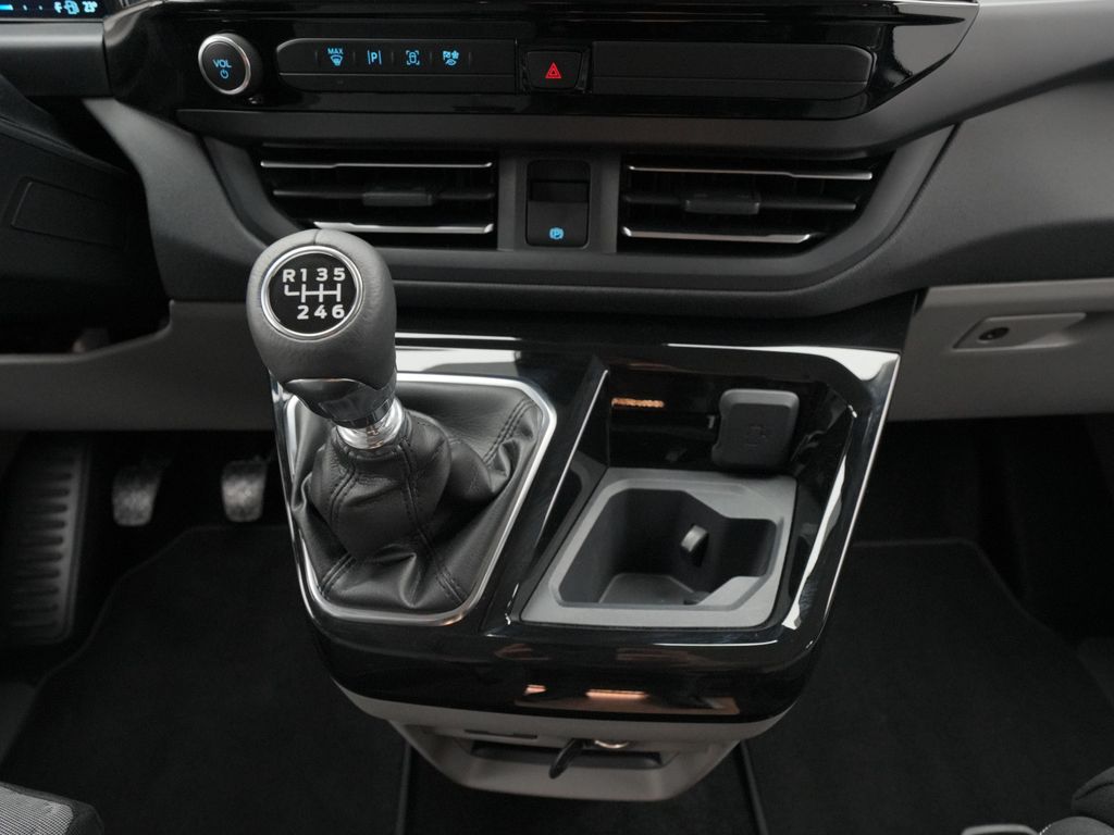 Ford Tourneo Custom 2025