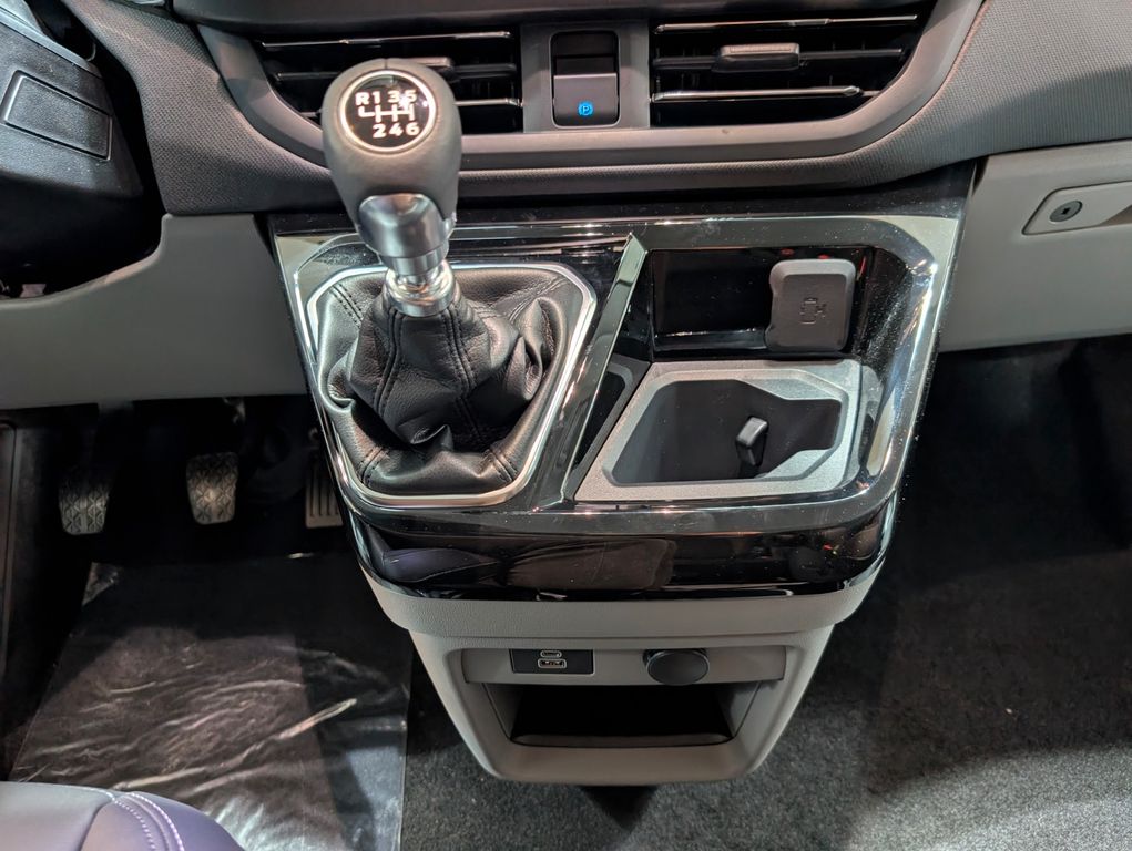 Ford Tourneo Custom 2025