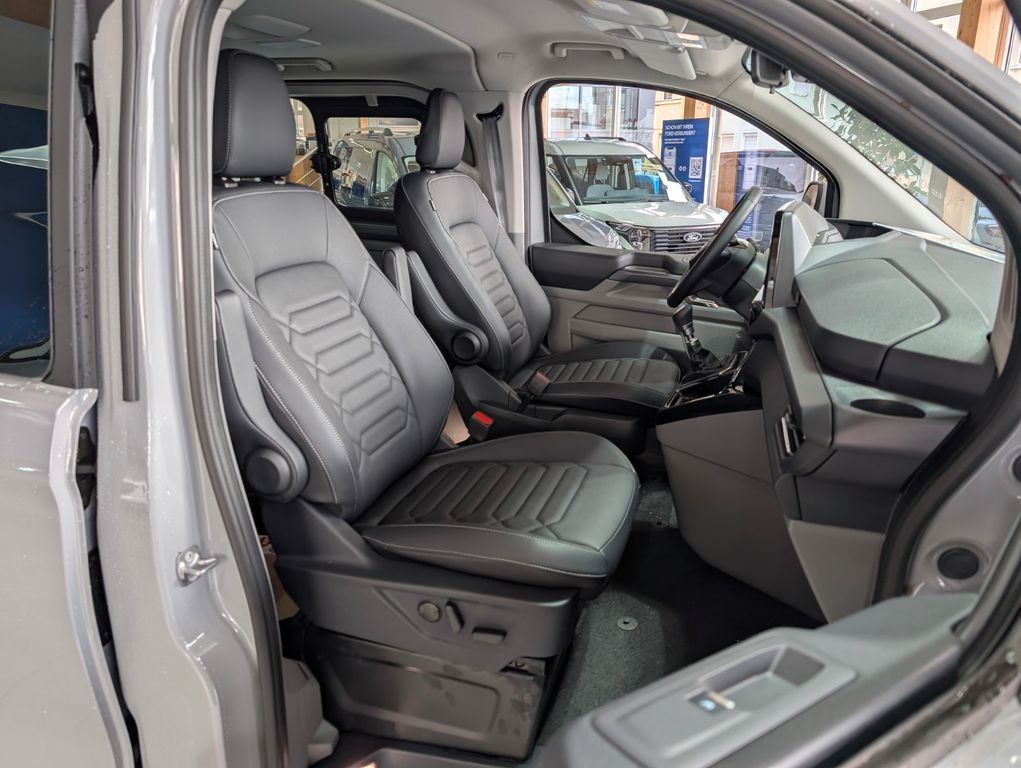 Ford Tourneo Custom 2025