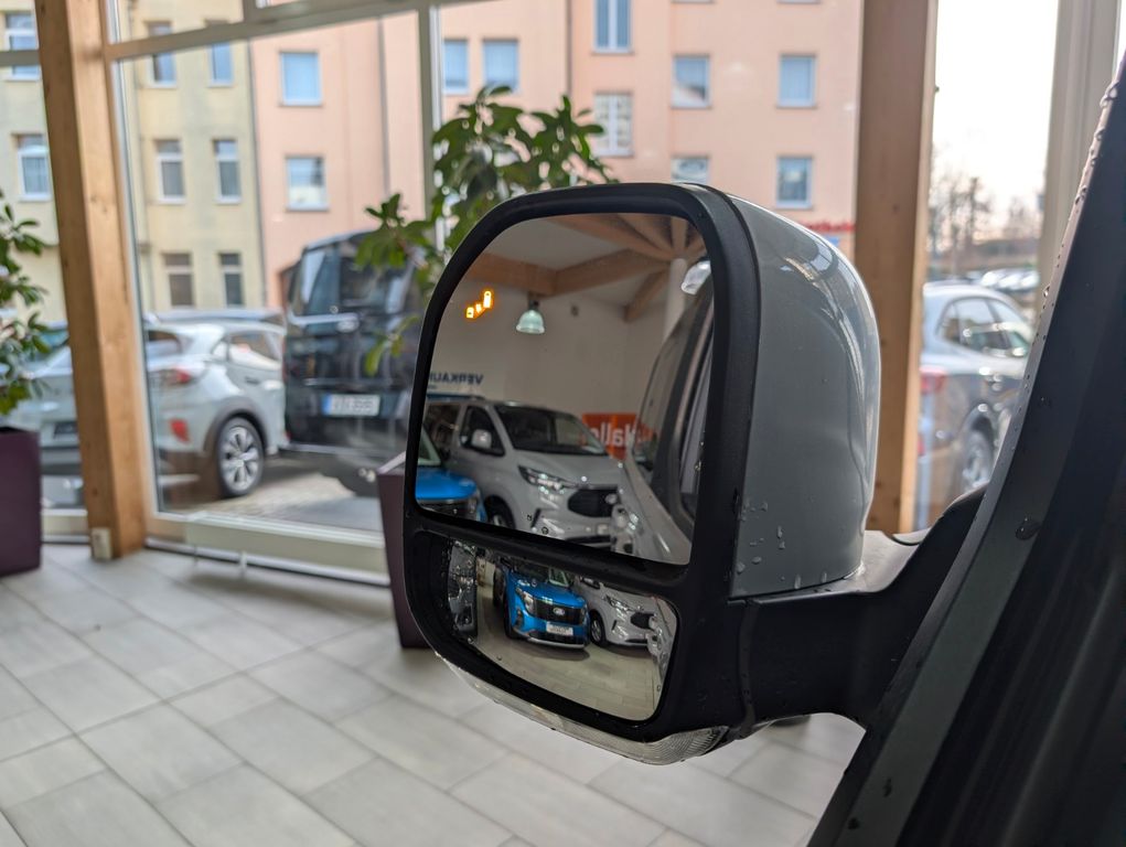 Ford Tourneo Custom 2025