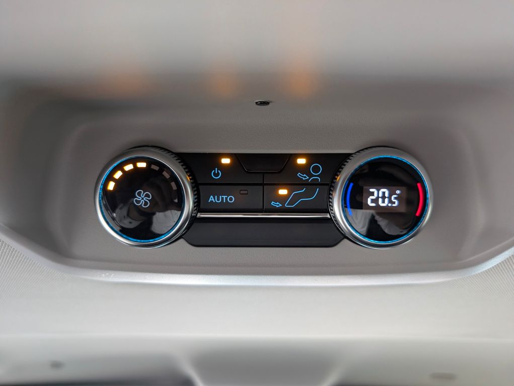 Ford Tourneo Custom 2025