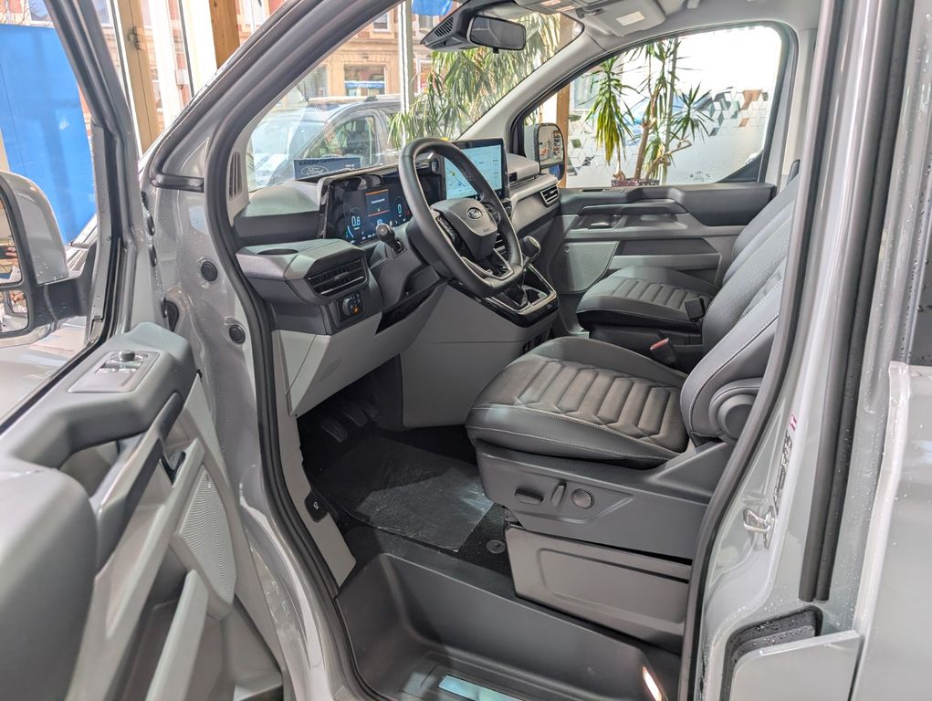 Ford Tourneo Custom 2025