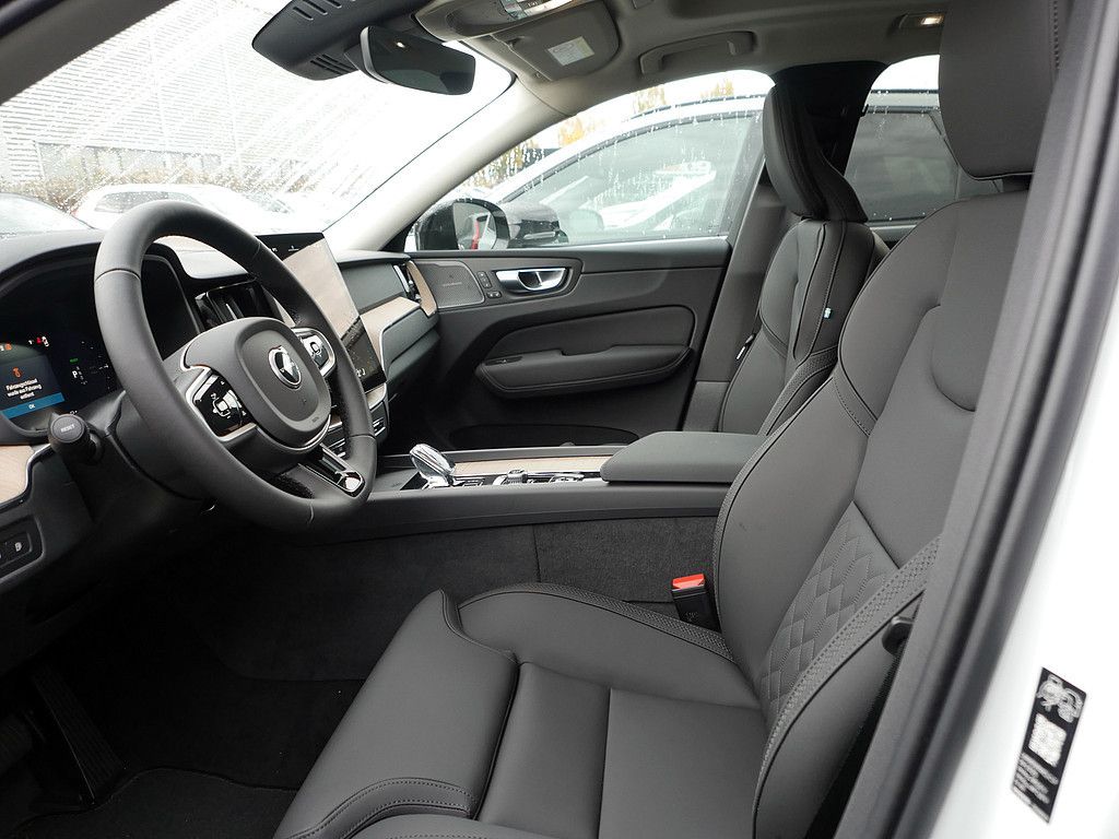 Volvo XC60 2025