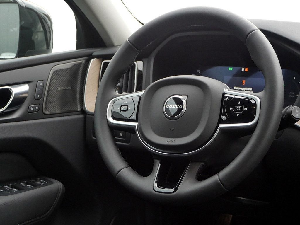 Volvo XC60 2025