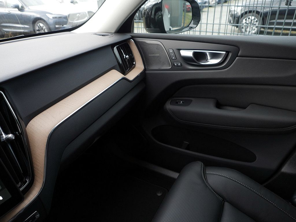 Volvo XC60 2025