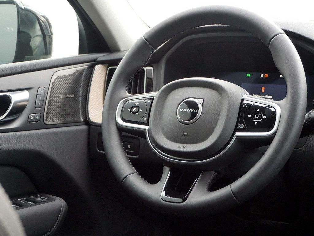 Volvo XC60 2025