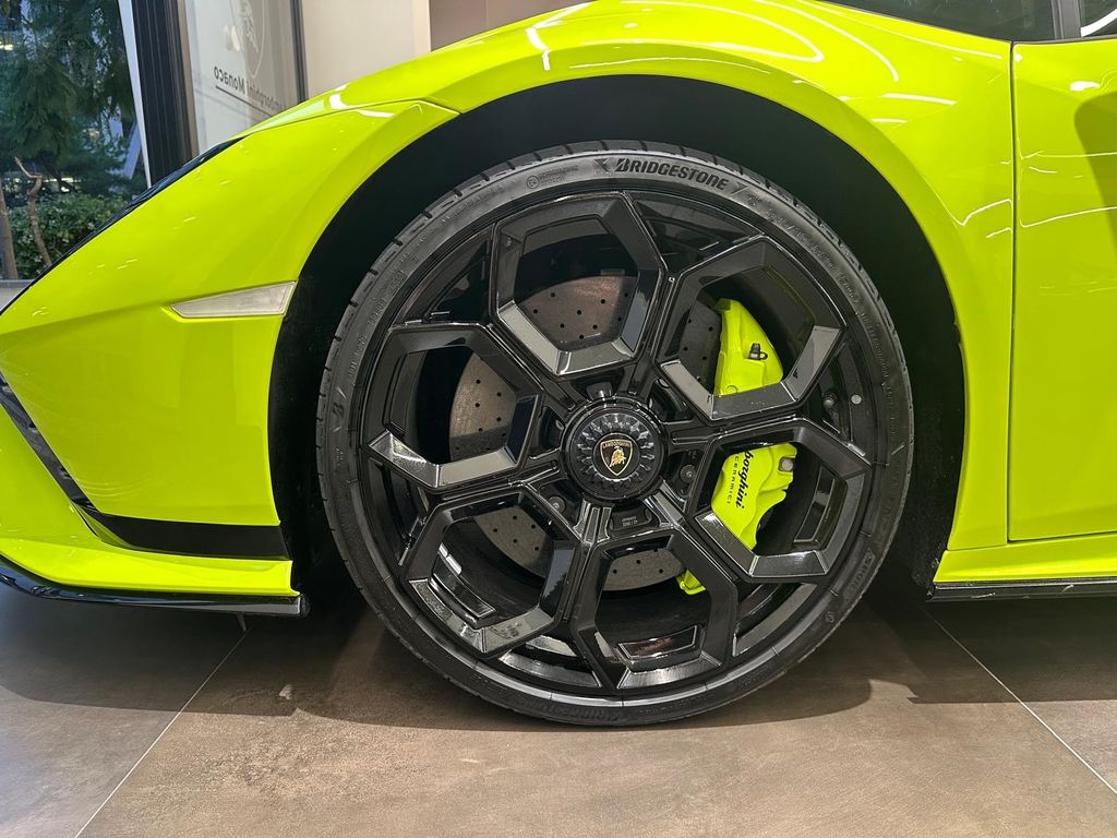 Lamborghini Huracán 2023