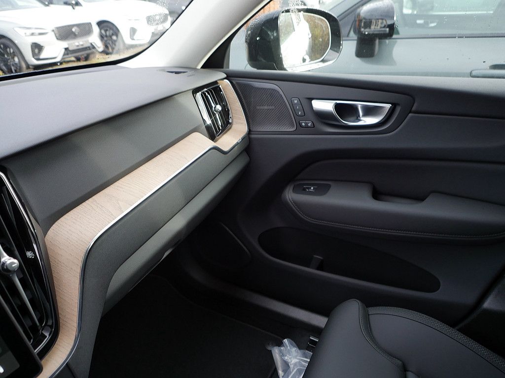 Volvo XC60 2025