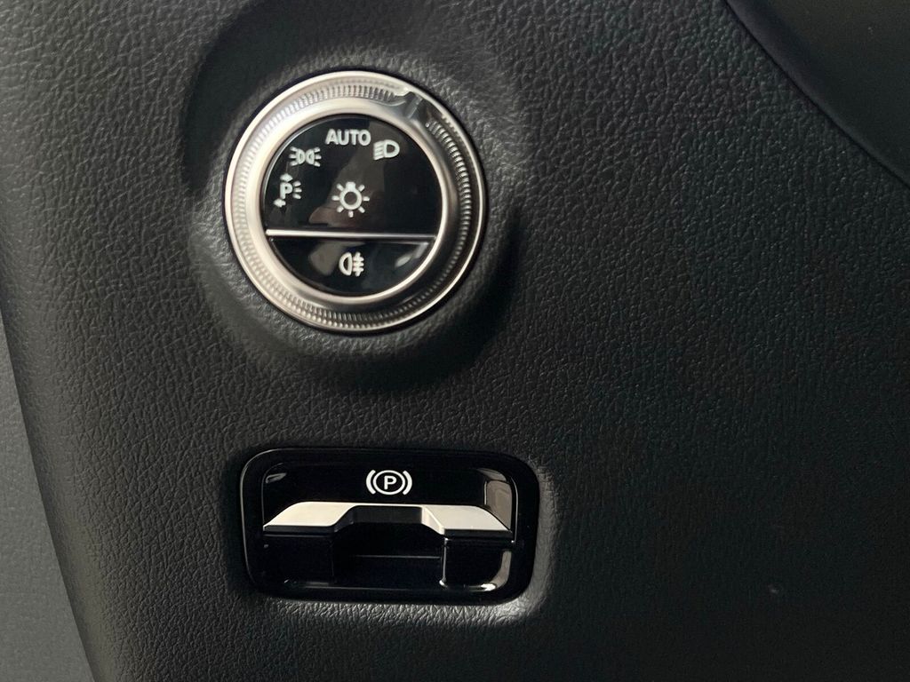 Mercedes-Benz C 200 2025