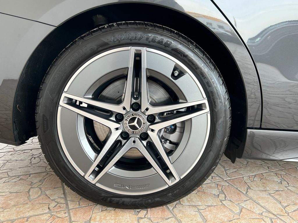 Mercedes-Benz C 200 2025