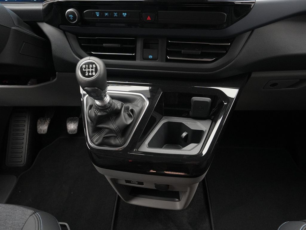 Ford Tourneo Custom 2025
