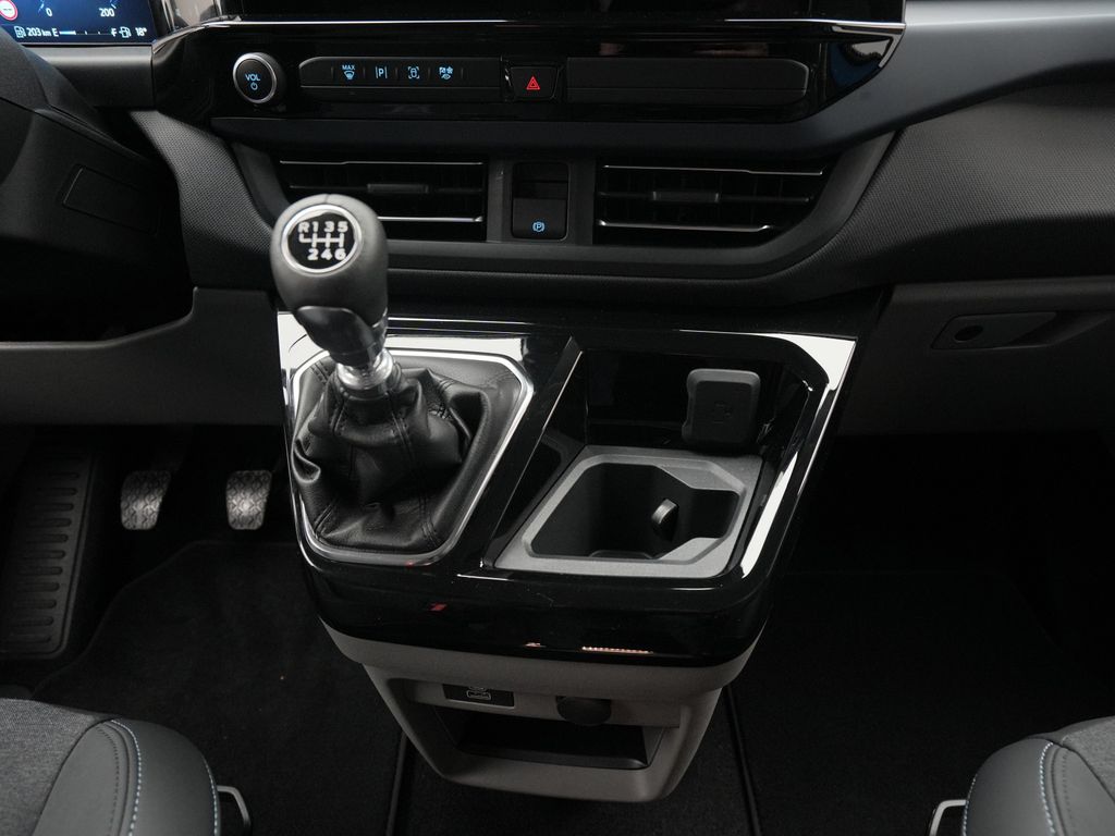 Ford Tourneo Custom 2025