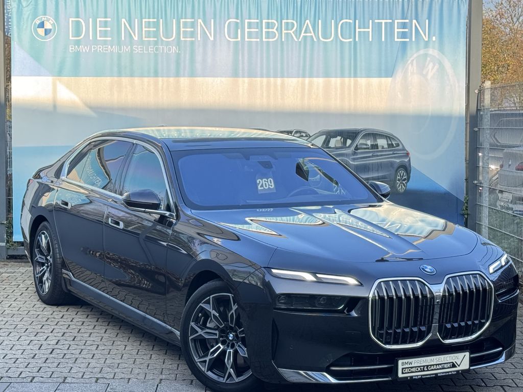 BMW 750 2024