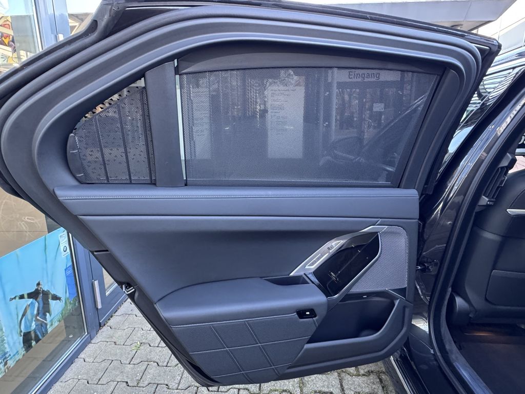 BMW 750 2024