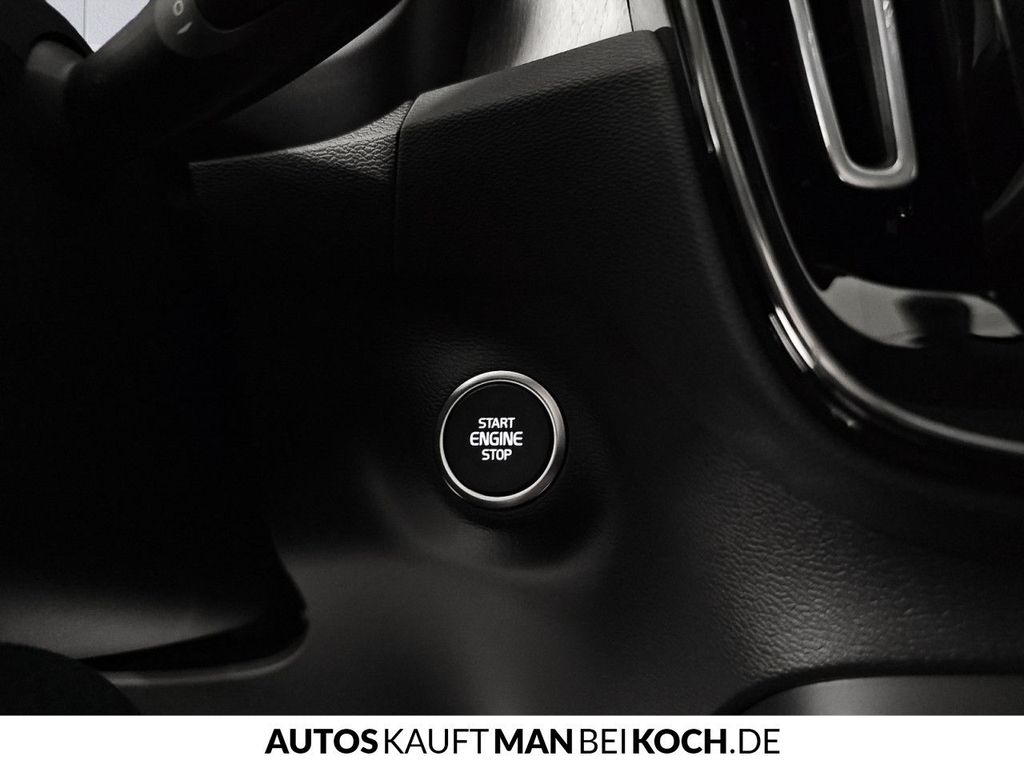 Volvo XC40 2025