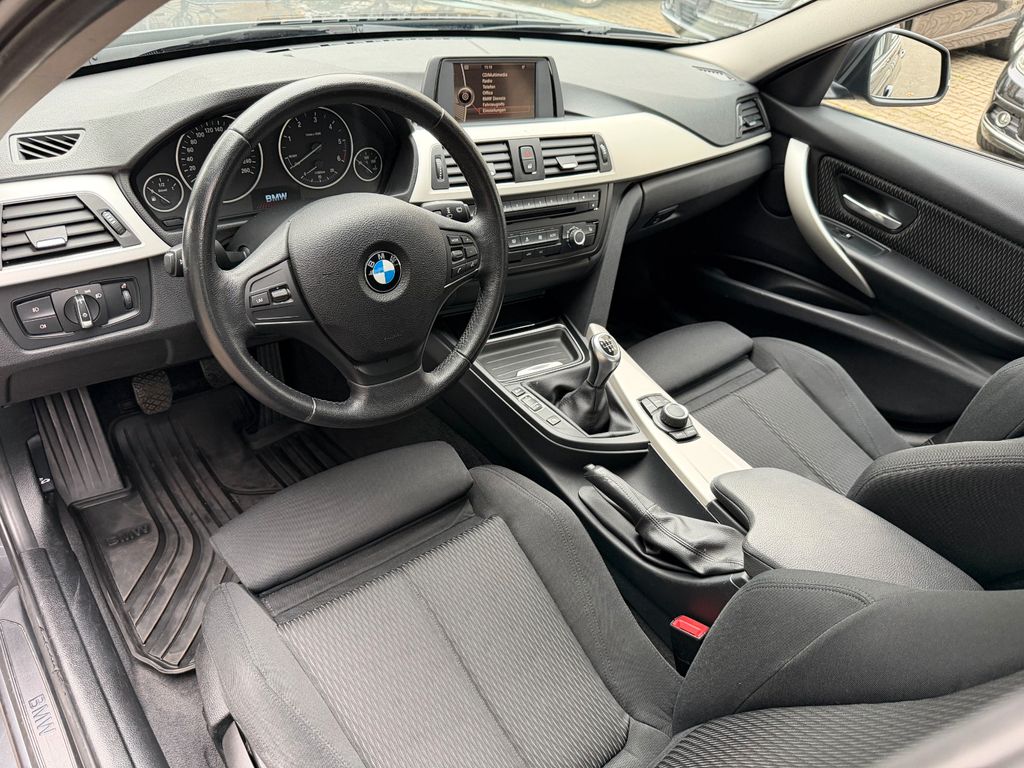 BMW 318 2013