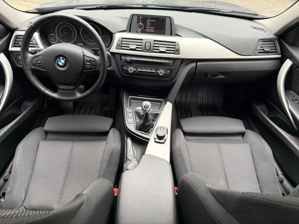 BMW 318 2013