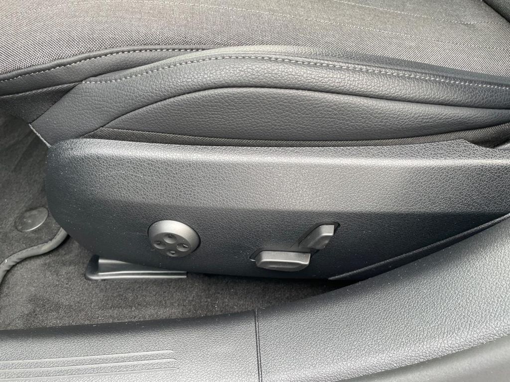 Mercedes-Benz E 300 2025