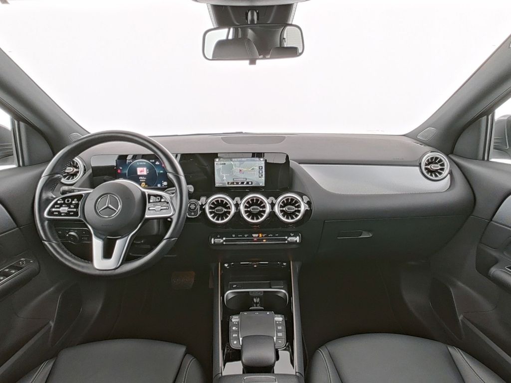 Mercedes-Benz GLA 200 2023