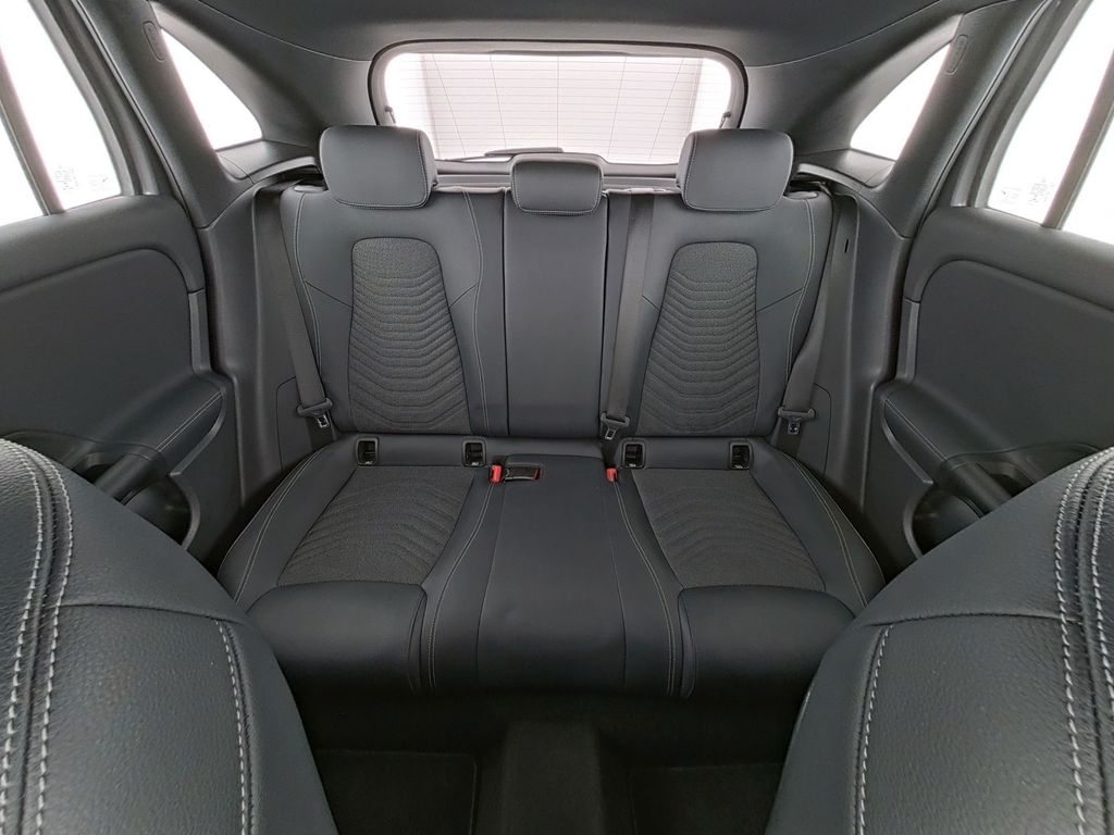 Mercedes-Benz GLA 200 2023