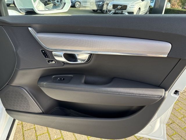 Volvo V90 2025