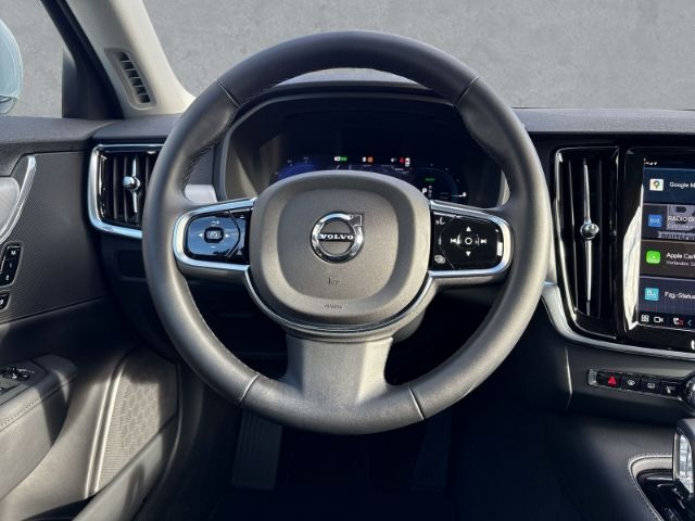 Volvo V90 2025