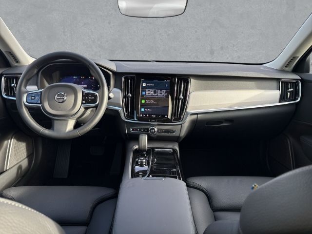 Volvo V90 2025