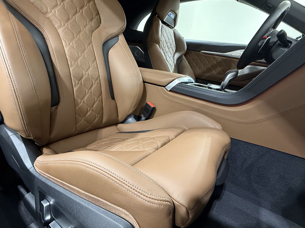 BMW M8 2025