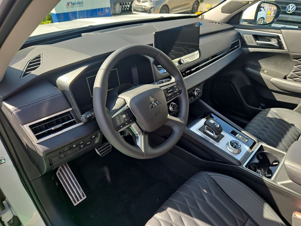 Mitsubishi Plug-in Hybrid Outlander 2025