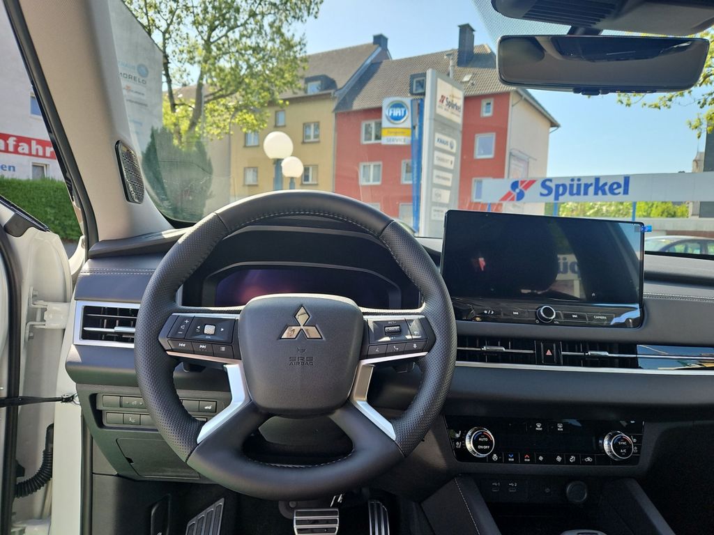 Mitsubishi Plug-in Hybrid Outlander 2025