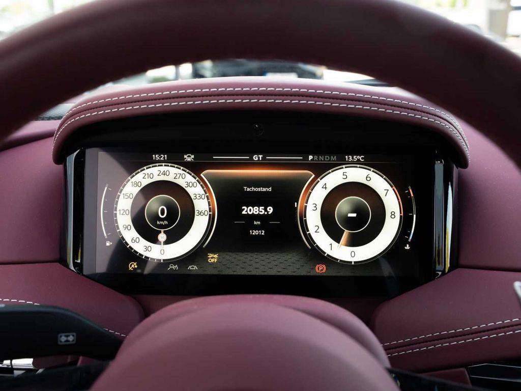 Aston Martin DB12 2024