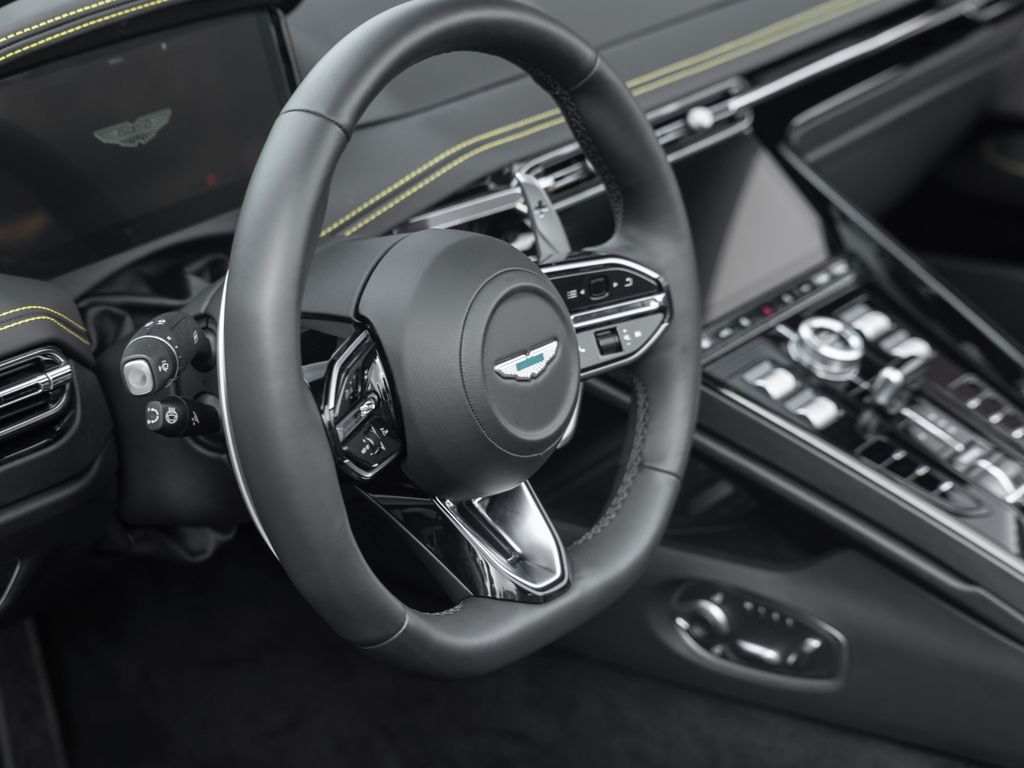 Aston Martin DB12 2025