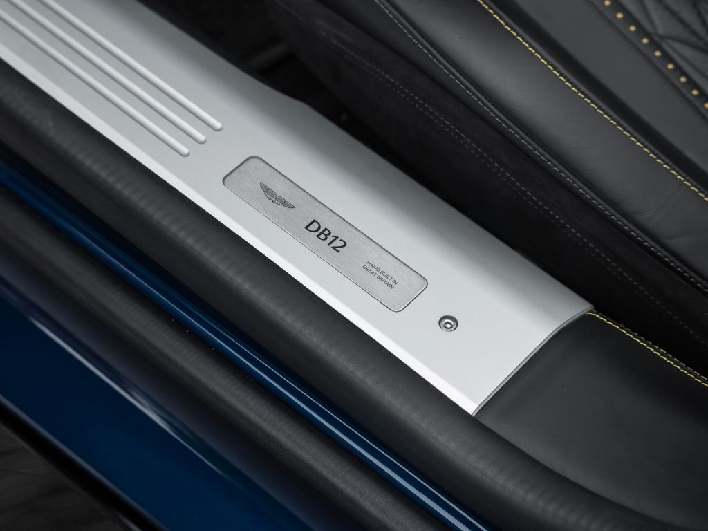 Aston Martin DB12 2025