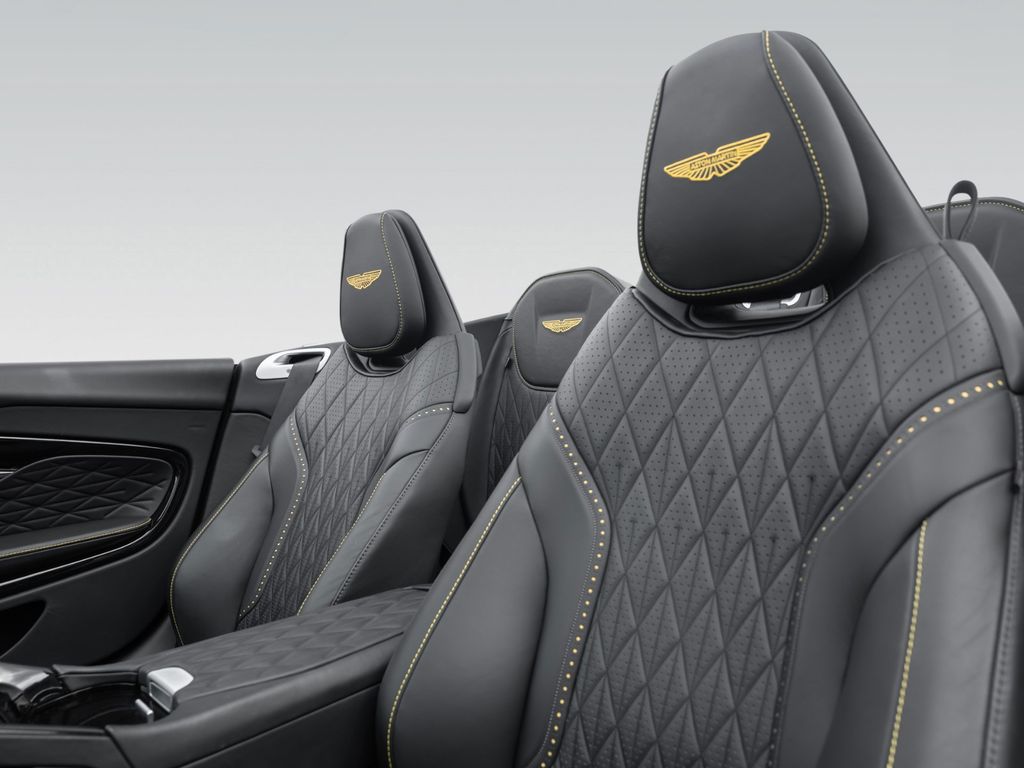 Aston Martin DB12 2025