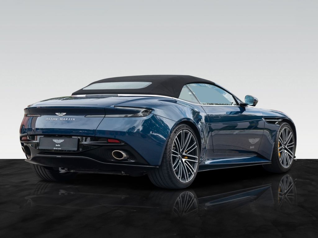 Aston Martin DB12 2025