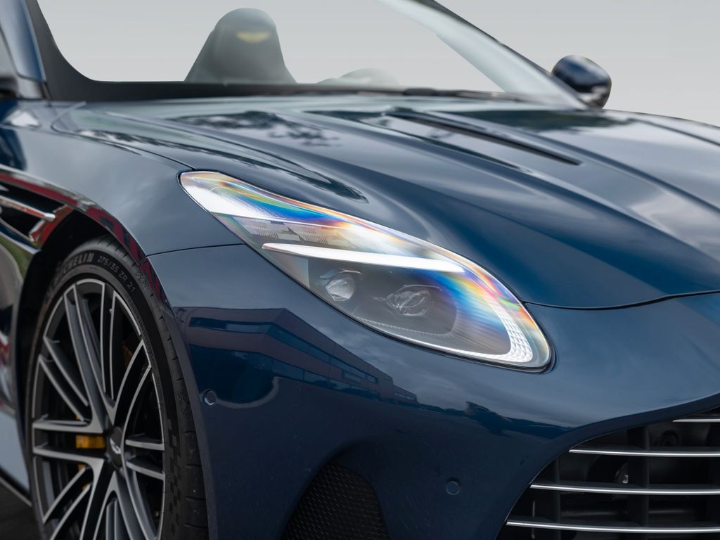 Aston Martin DB12 2025