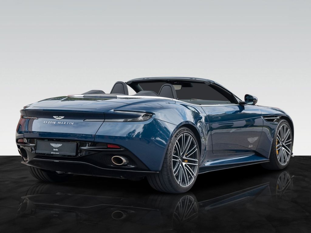 Aston Martin DB12 2025