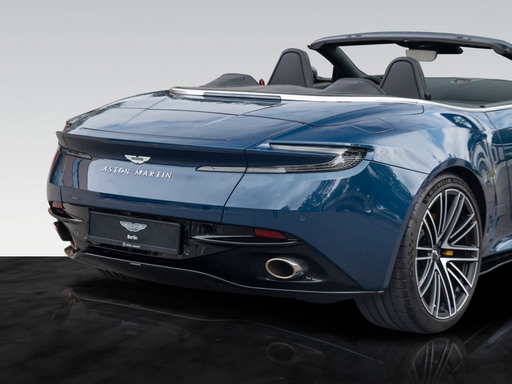 Aston Martin DB12 2025