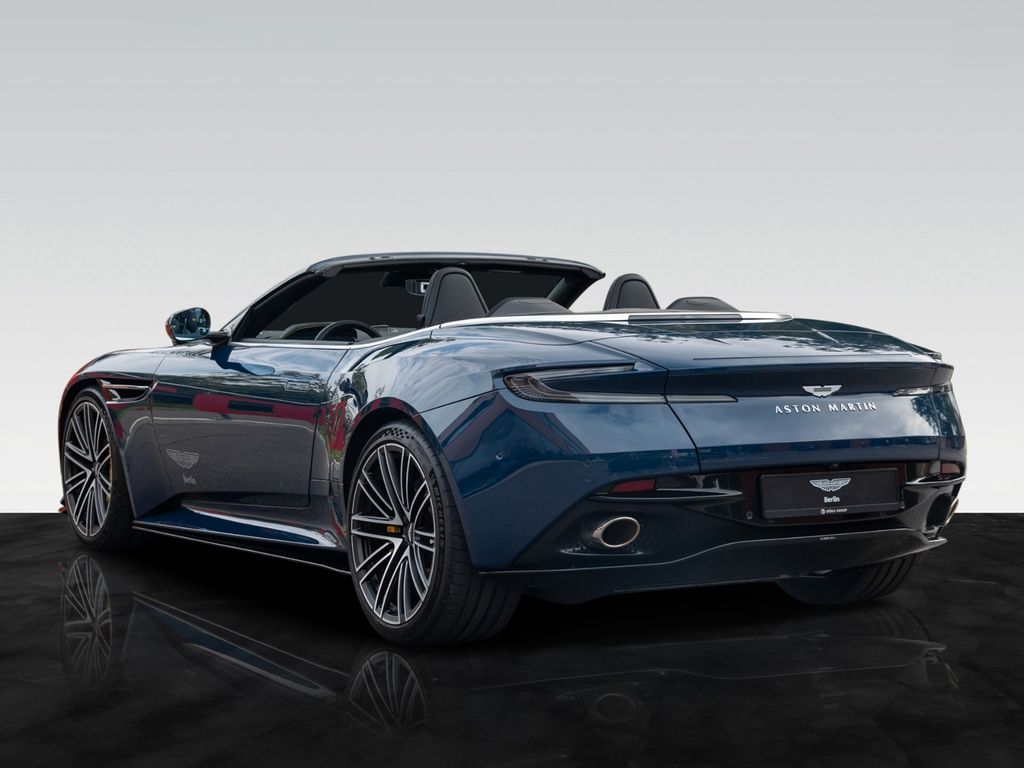 Aston Martin DB12 2025