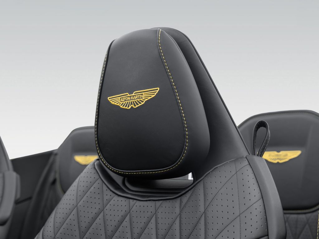 Aston Martin DB12 2025