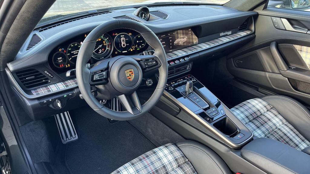 Porsche 992 2025