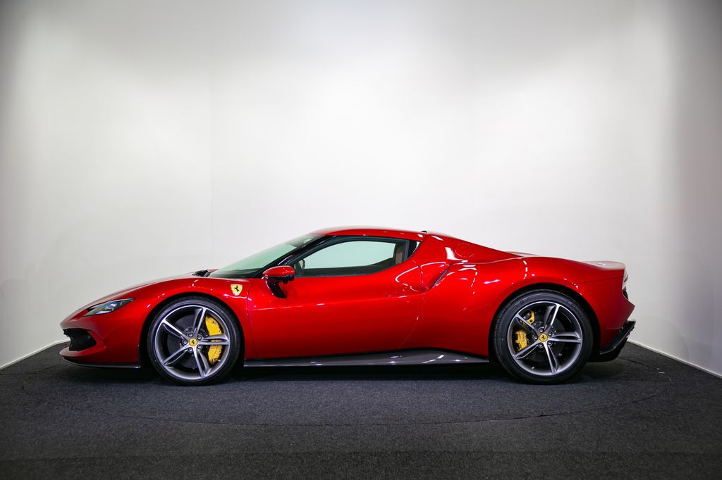 Ferrari 296 GTB 2025